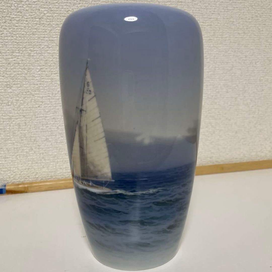 ・花瓶・航走するyacht・陶器製・１９cm・ ・