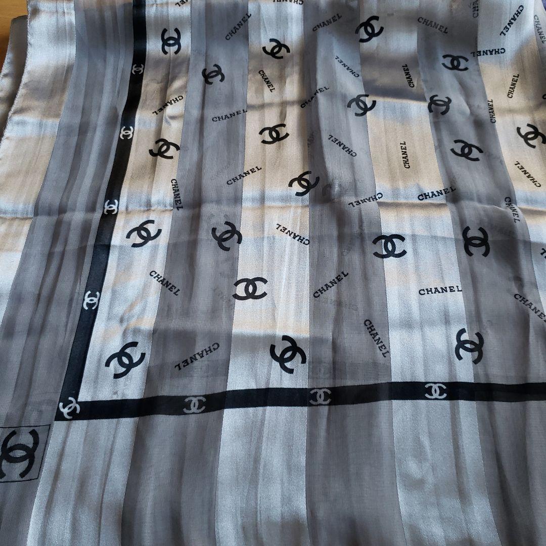 CHANEL シルクスカーフ グレー・シルバー