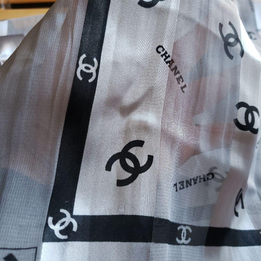CHANEL シルクスカーフ グレー・シルバー