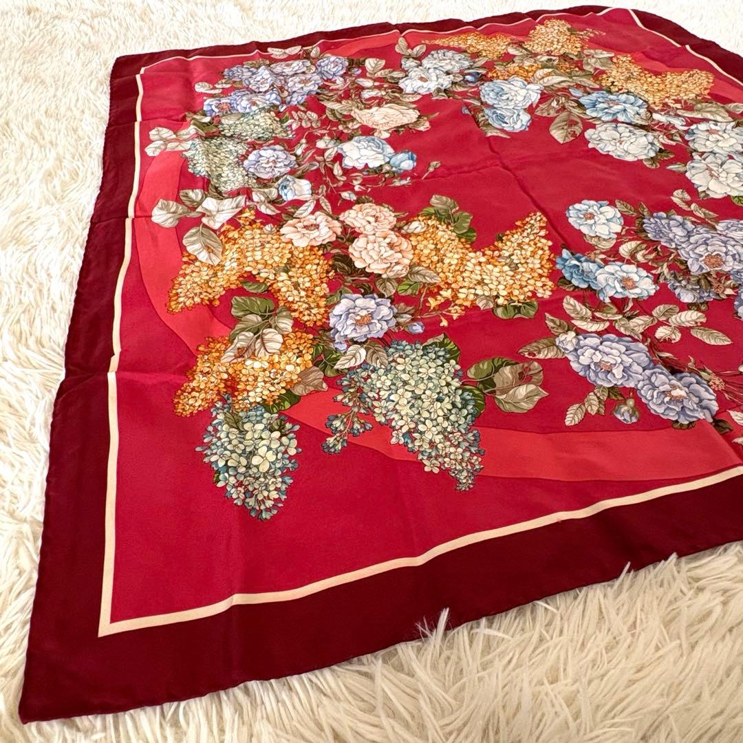 GUCCI 大判シルクスカーフ　花柄　ヴィンテージ　イタリア製　絹100% 赤系