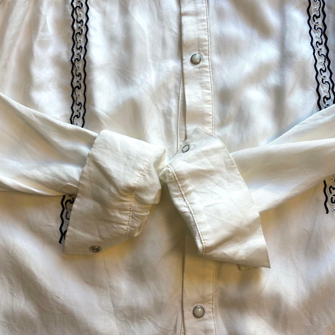 トーガプルラ TOGA PULLA ボウタイ刺繍とろみシャツ ホワイト