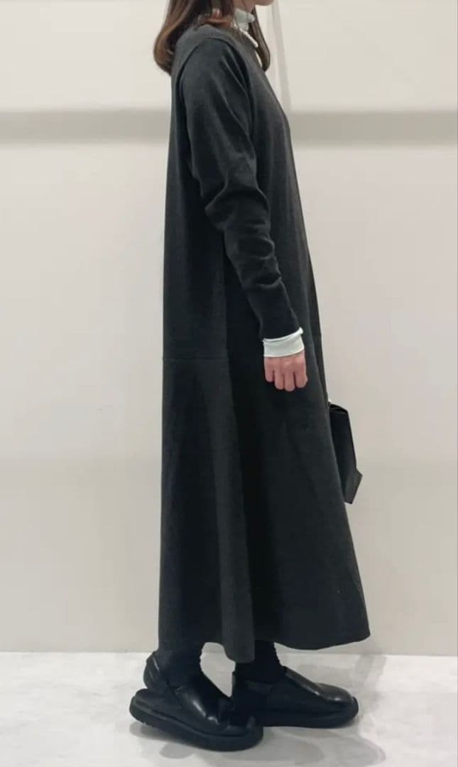 ★新品タグ付き★ マイビューティニット フレアワンピース UNFILOチャコール