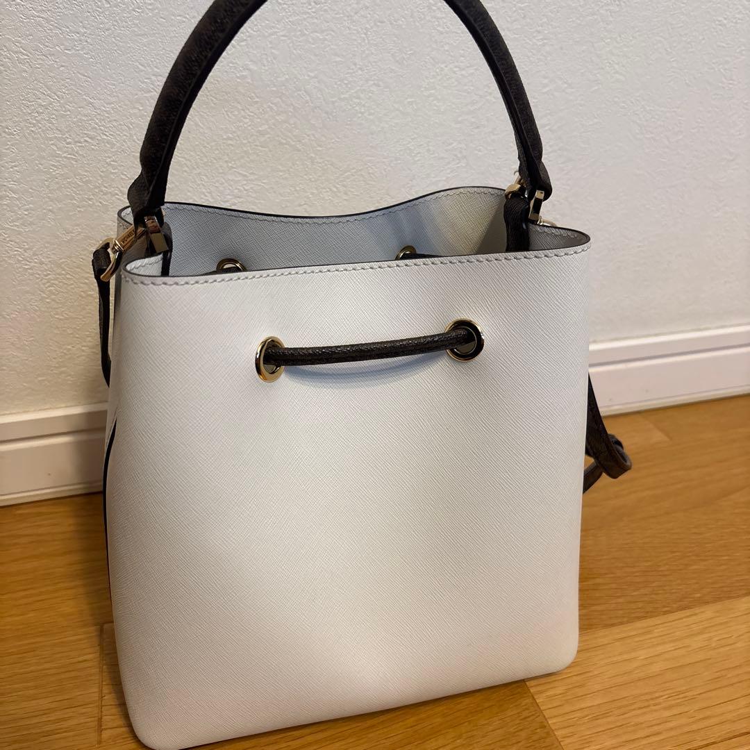 MICHAEL KORS ホワイト ハンドバッグ