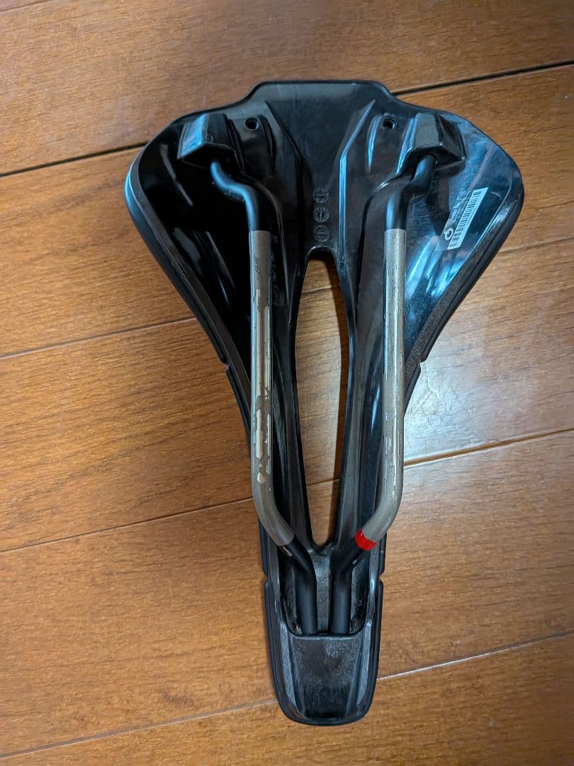 Prologo Scratch M5 pas tirox サドル