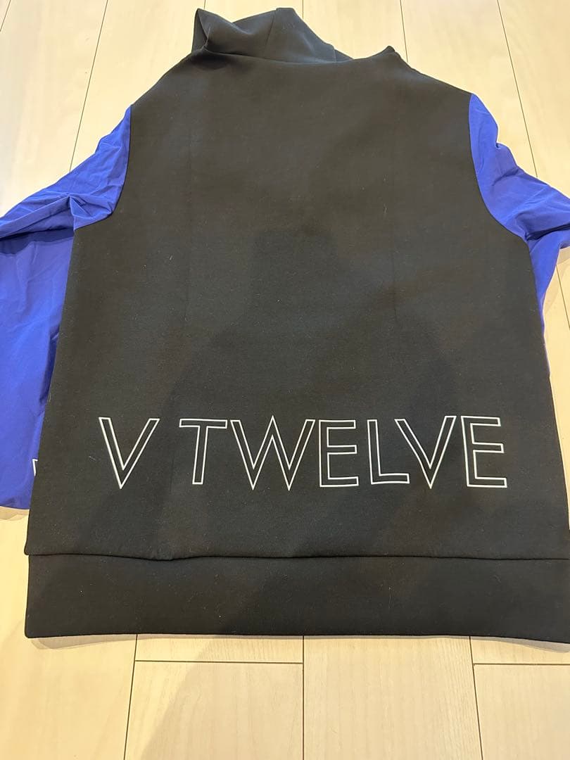 v12 アウター　M