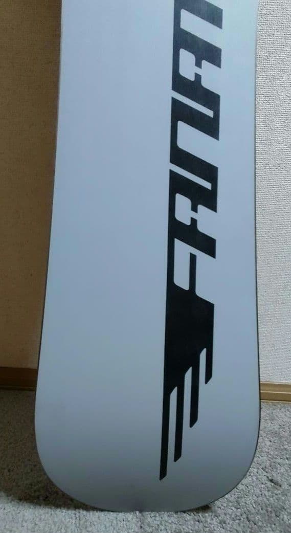 スノーボード板　デューク　DU-KE 型番154130004