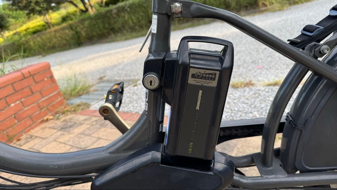 電動アシスト自転車 チャイルドシート付き 黒　ブリヂストン　ビッケ