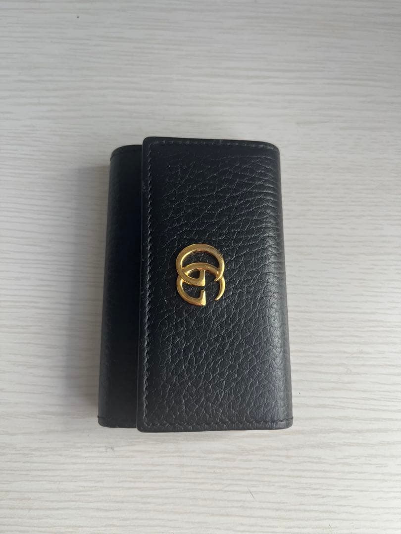 【美品】GGロゴ付き 黒 レザーキーケース