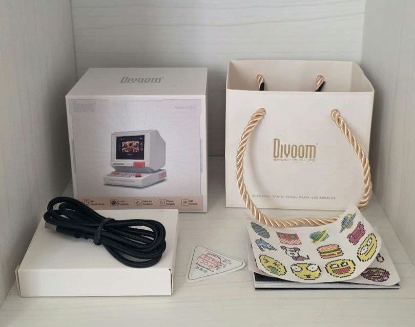 Divoom MiniToo レトロピクセル　Bluetooth　スピーカー