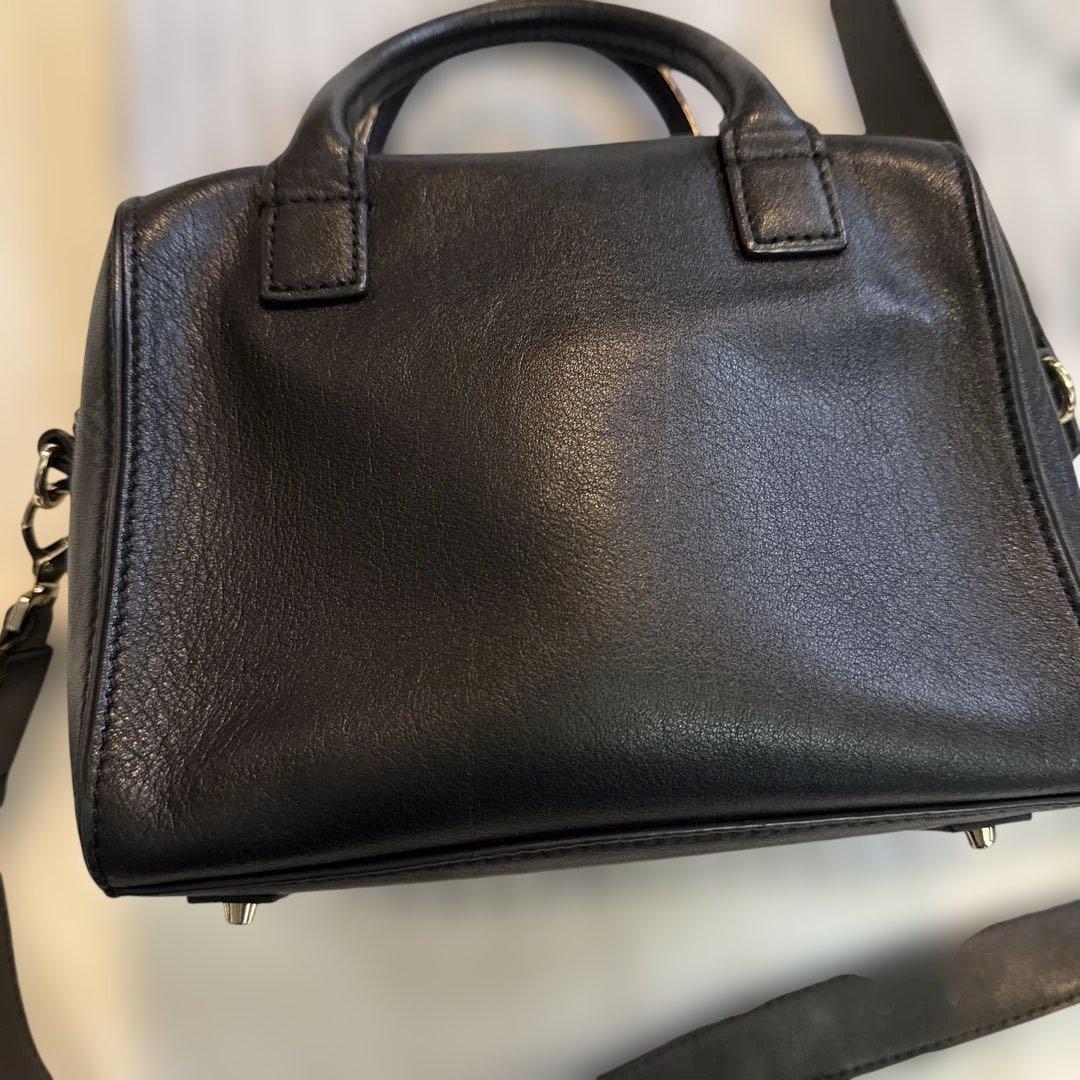 Anya Hindmarch Carker（カーカー）ショルダーバッグ