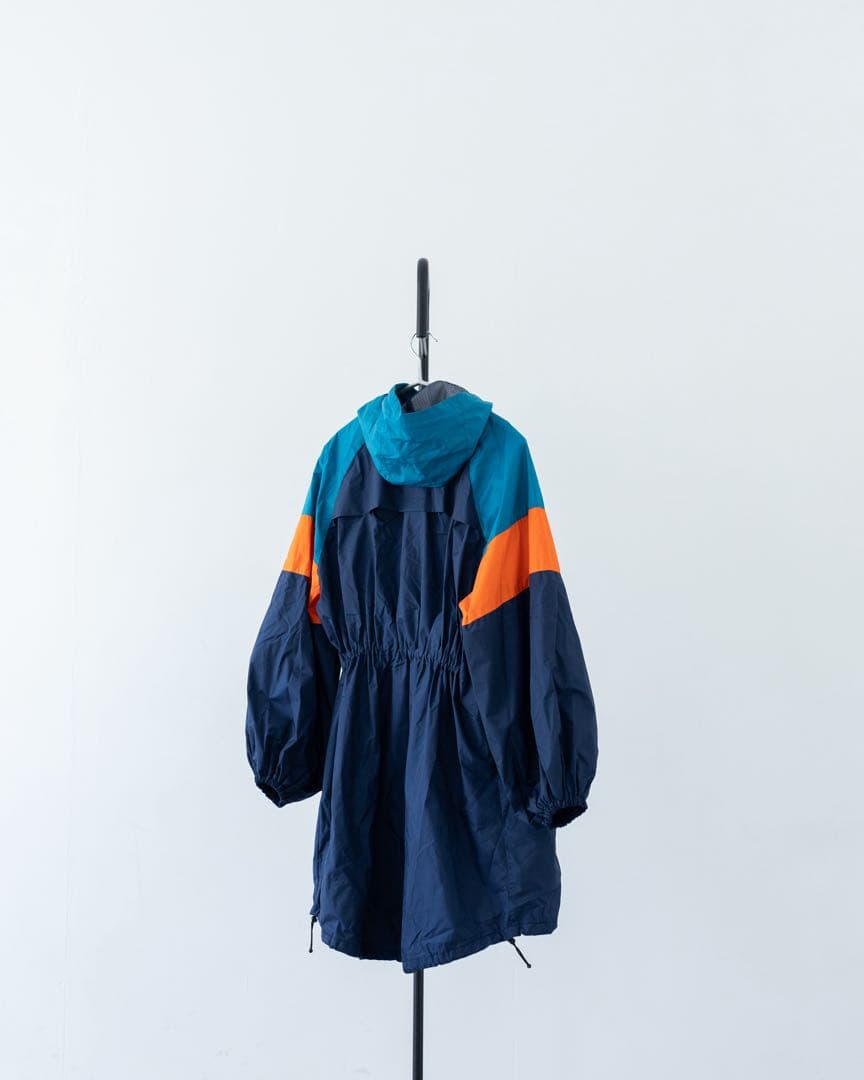 HOLIDAY WATERPROOF WIND DRESS ナイロンジャケット
