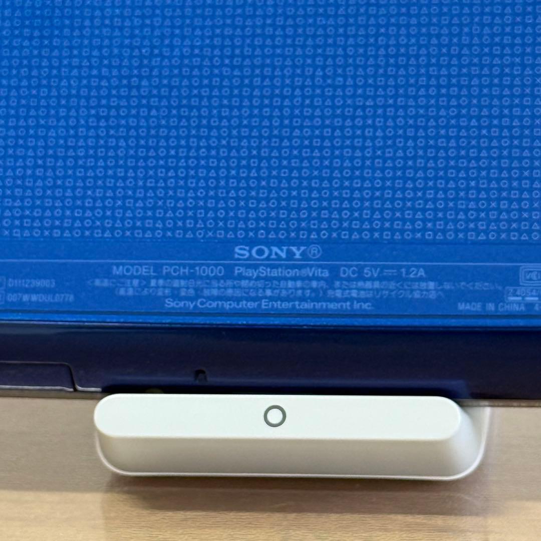 7-012【美品】PSVITA PCH-1000 サファイア・ブルー 箱付き