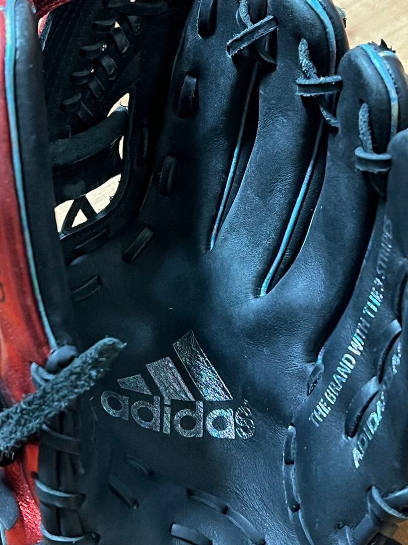 adidas 軟式グローブ 黒/赤