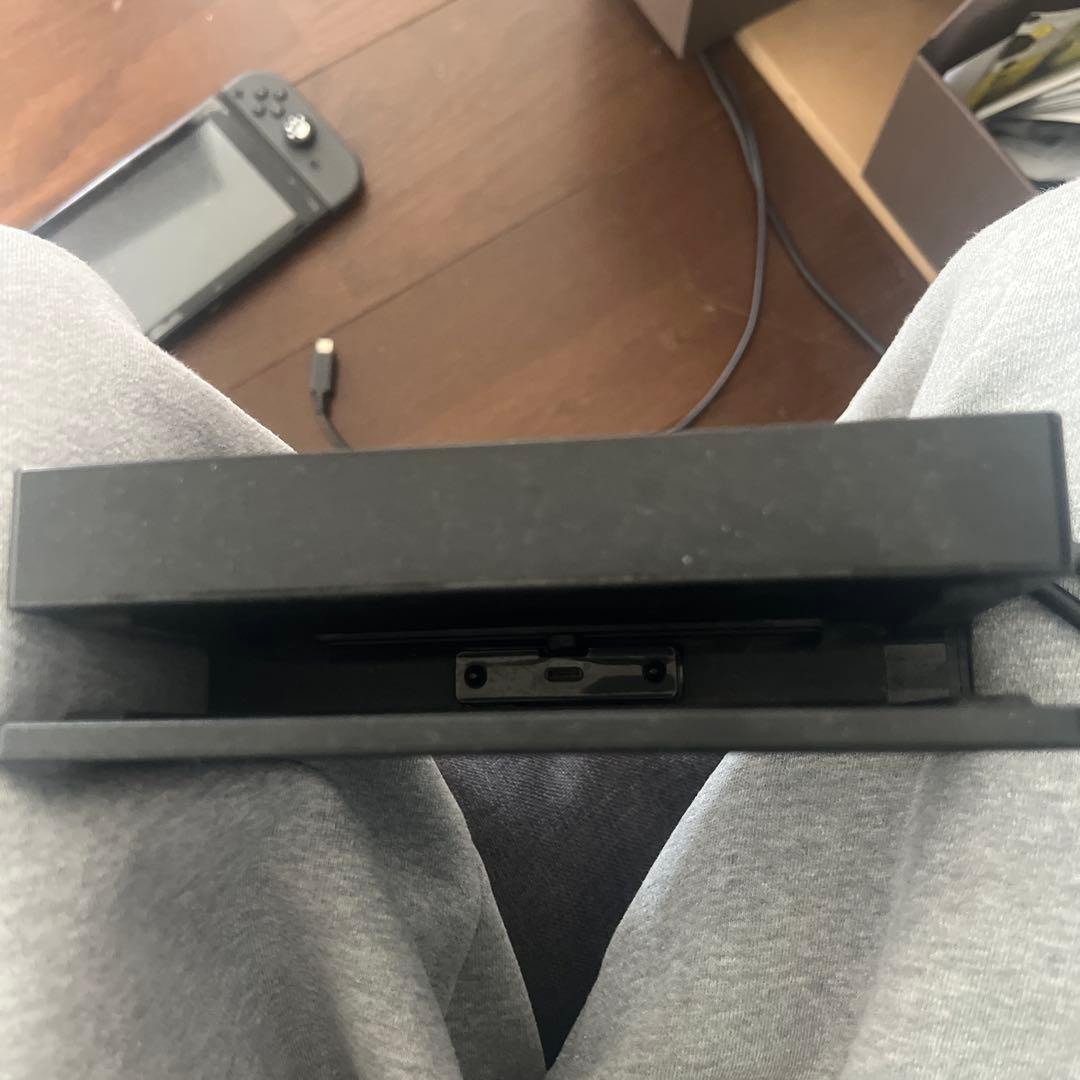 Nintendo Switch 本体と無線コントローラー