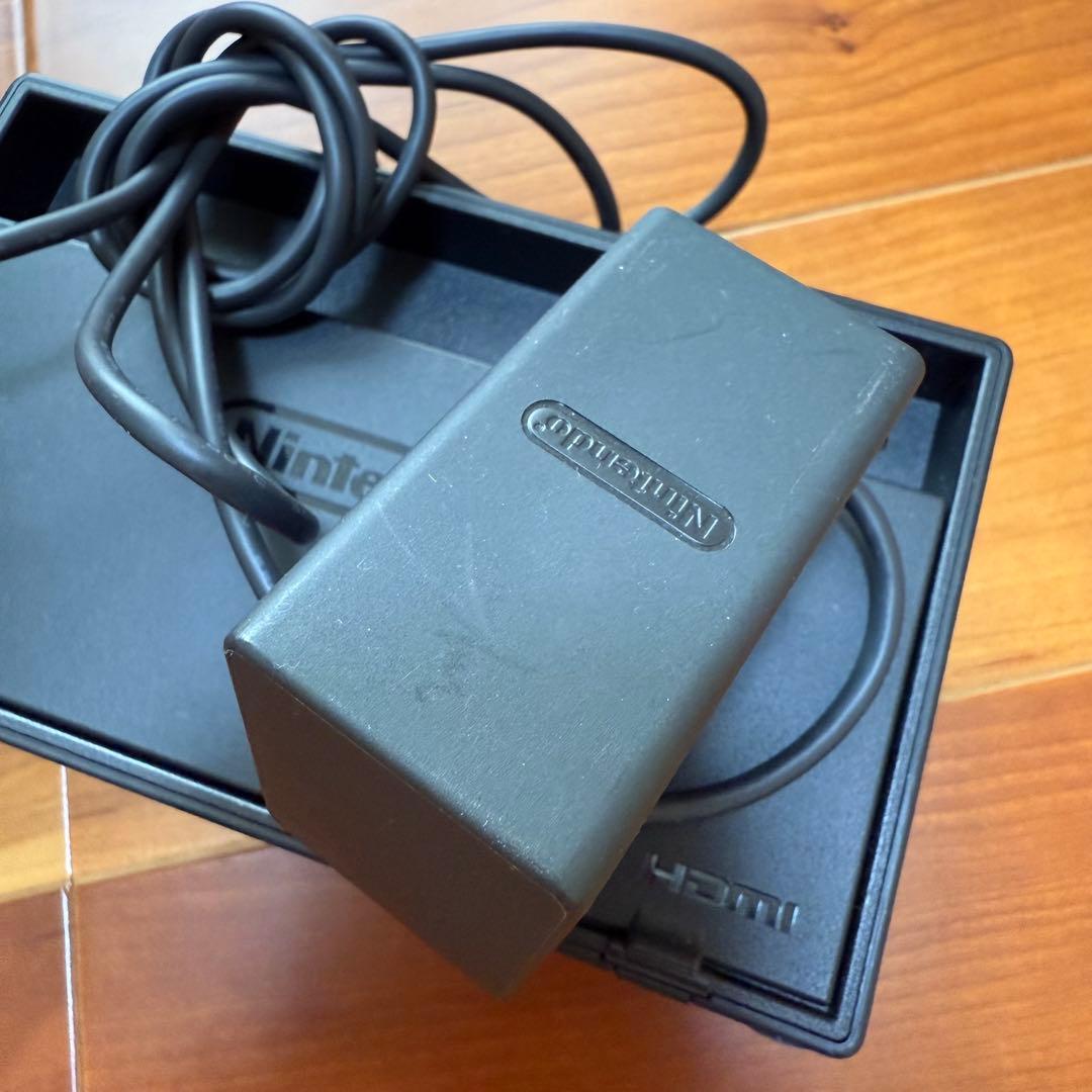 【美品】任天堂 スイッチ 本体 ネオンレッド ブルー 画面傷なし コントローラー