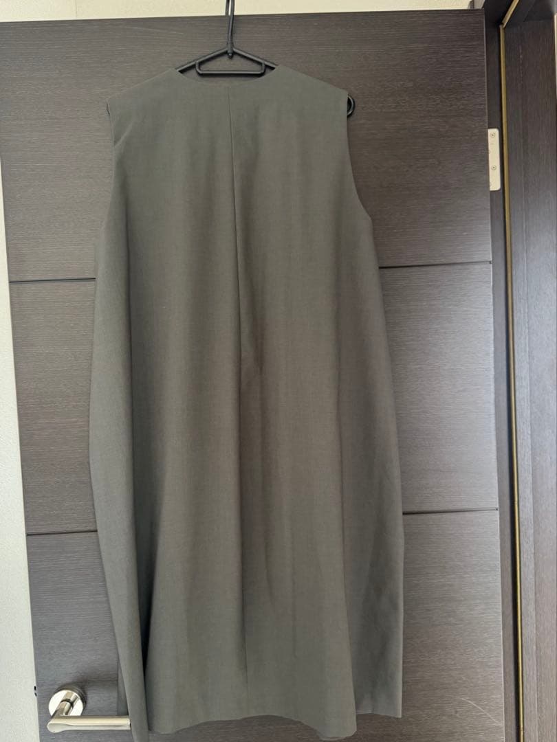 ミズイロインド　グレー ノースリーブ ジレ