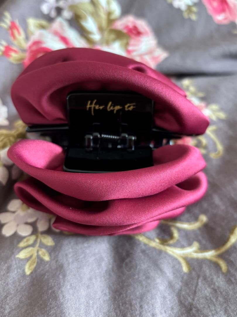 herlipto Rose Satin Clip ヘアークリップ