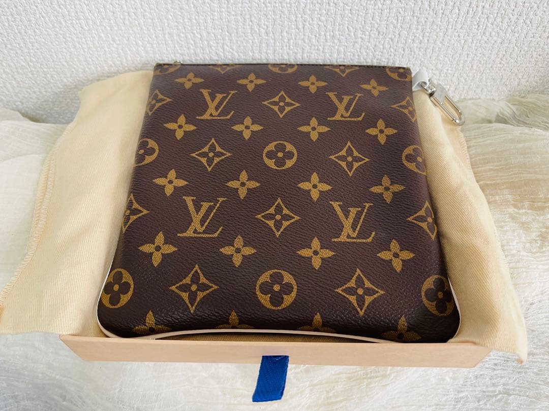 Louis Vuitton モノグラムポーチ