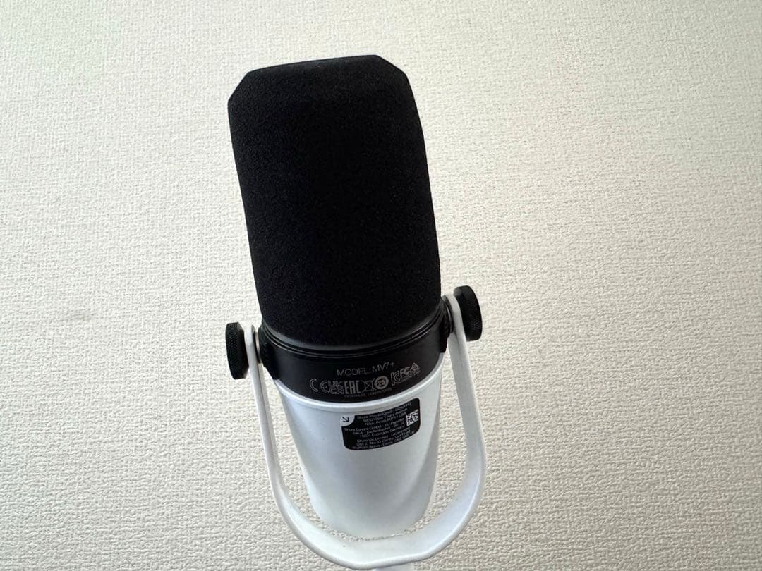 美品　SHURE MV7+　ホワイト　ダイナミックマイク　卓上スタンド付き