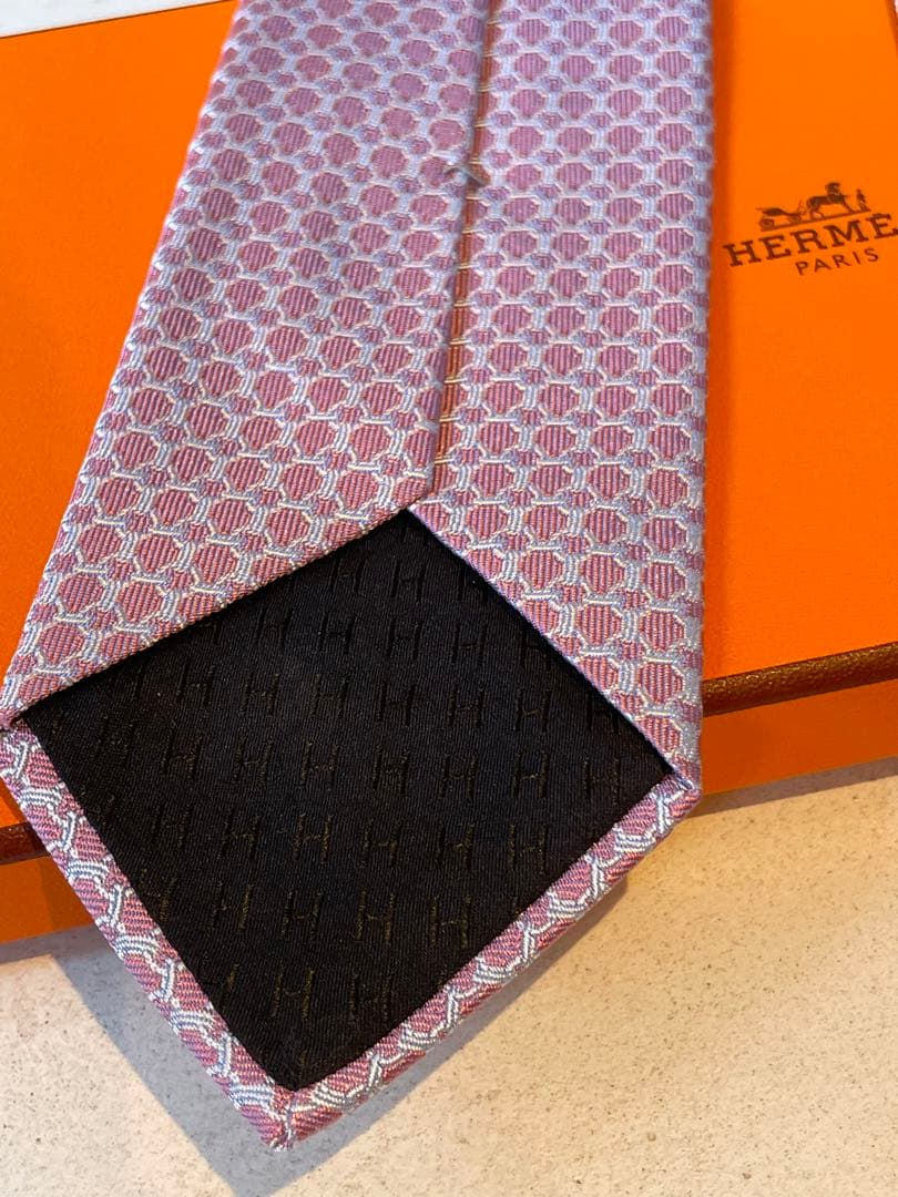 【新品未使用】HERMES 幾何学模様 シルクネクタイ　現行モデル