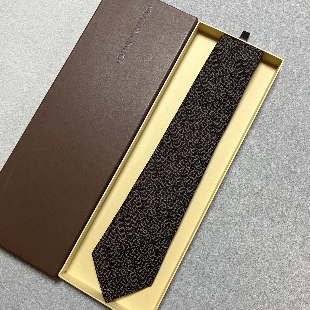 極美品　LVルイヴィトン ネクタイ　茶色　ロゴ総柄