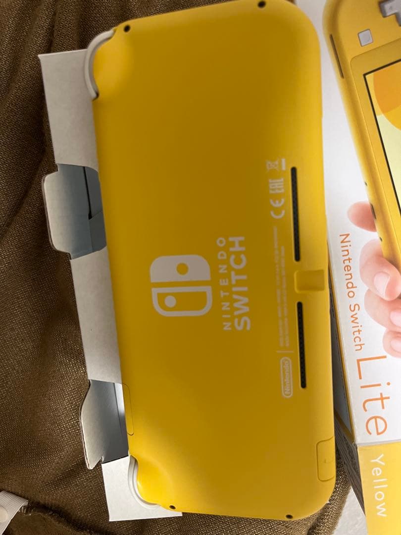 Nintendo Switch Lite イエロー 本体、マイクラ、ロックマン付