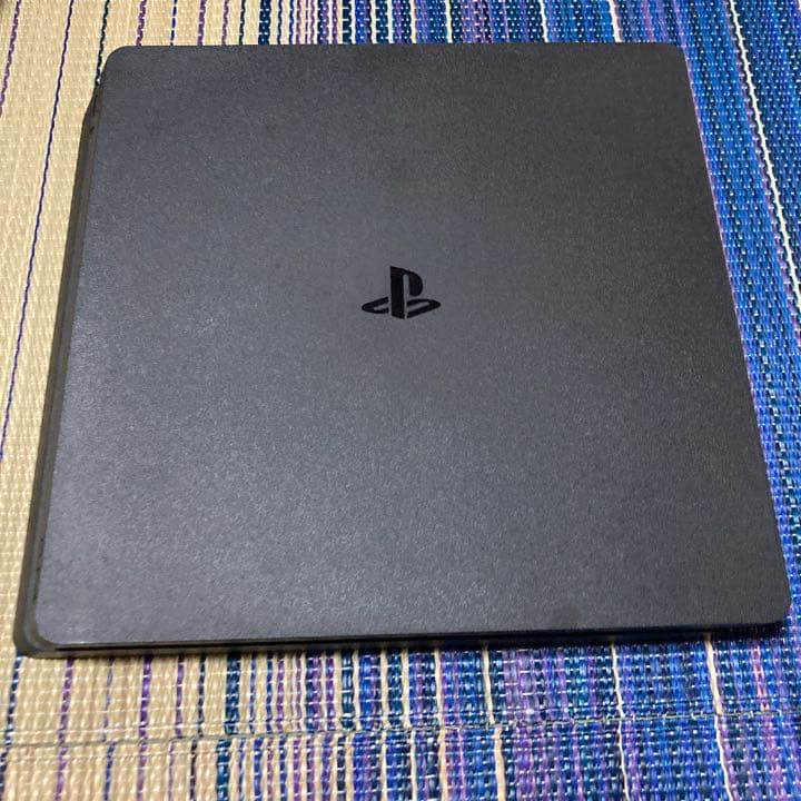 PS4本体1TB+ゲオ限定コントローラー+ソフト1つ