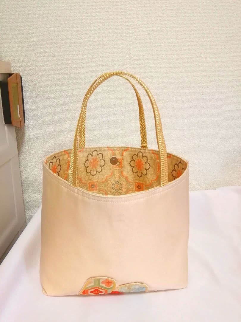 高級中国３大蘇州刺繍正絹袋帯リメイクした手提げバッグ　タッセル付き