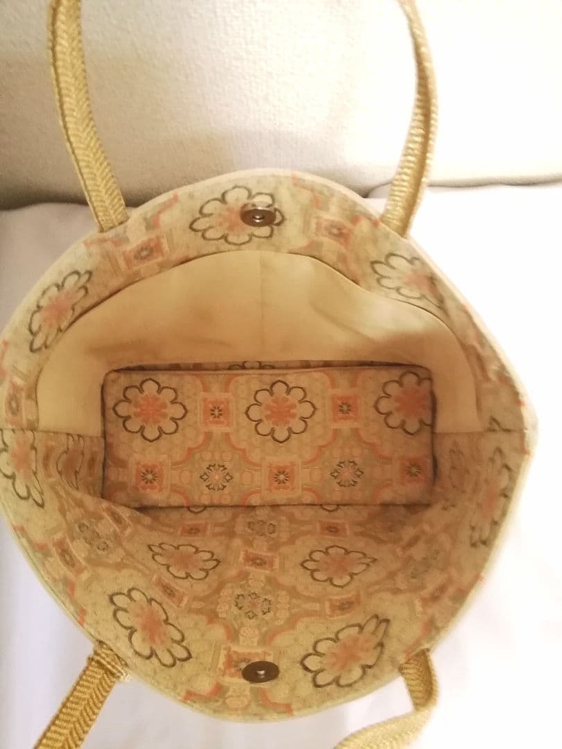 高級中国３大蘇州刺繍正絹袋帯リメイクした手提げバッグ　タッセル付き