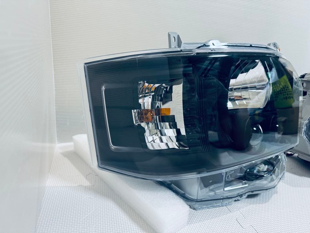 ★新車取外し★ ハイエース 純正 LEDヘッドライト インナーブラック