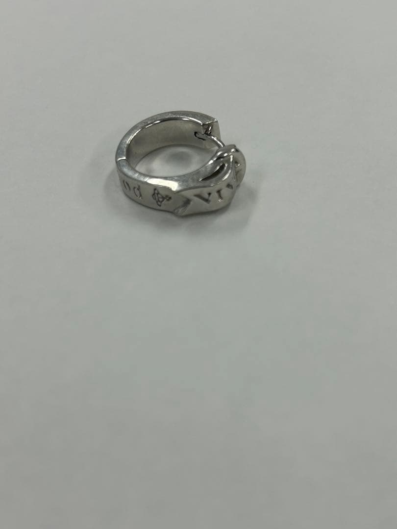 Vivienne Westeood 片耳ピアス