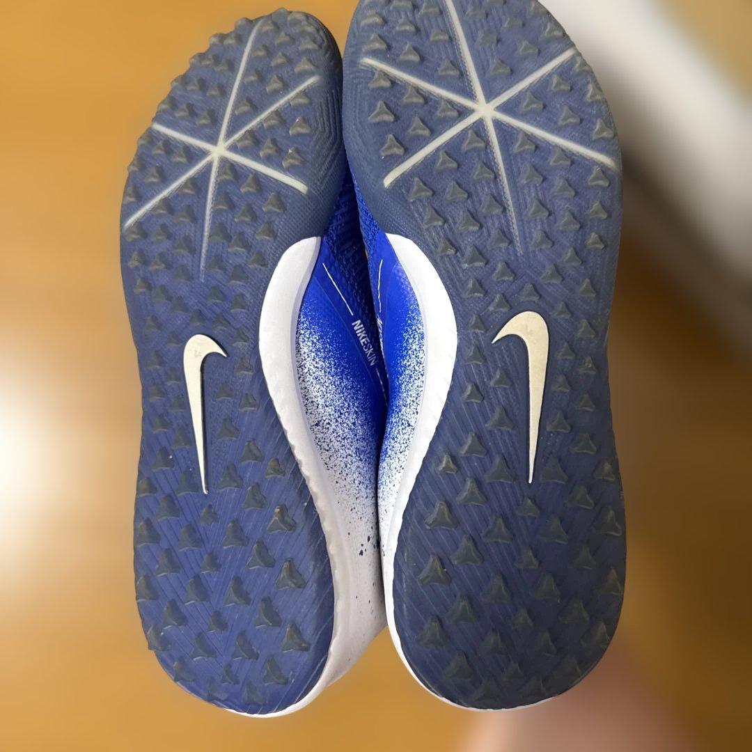 シューズ NIKE PHANTOM VENOM ACADEMY TF