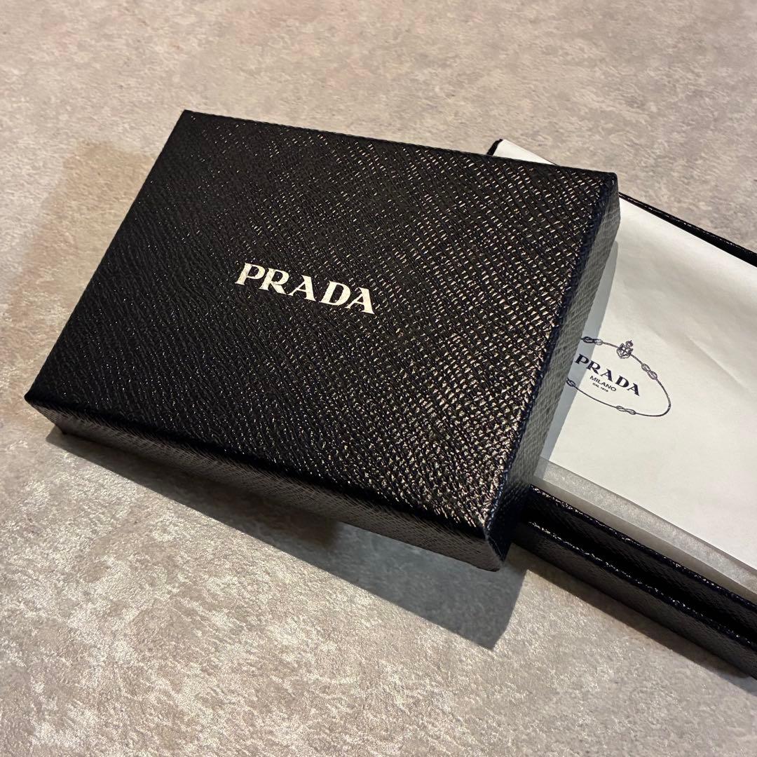 PRADA ブラック キーケース 箱付き　プラダ レディース ゴールドロゴ