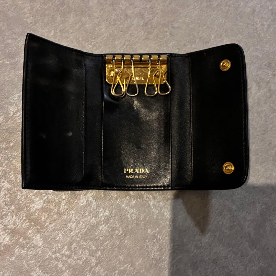 PRADA ブラック キーケース 箱付き　プラダ レディース ゴールドロゴ