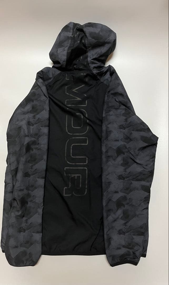 Under Armour カモフラージュ ウィンドブレーカー