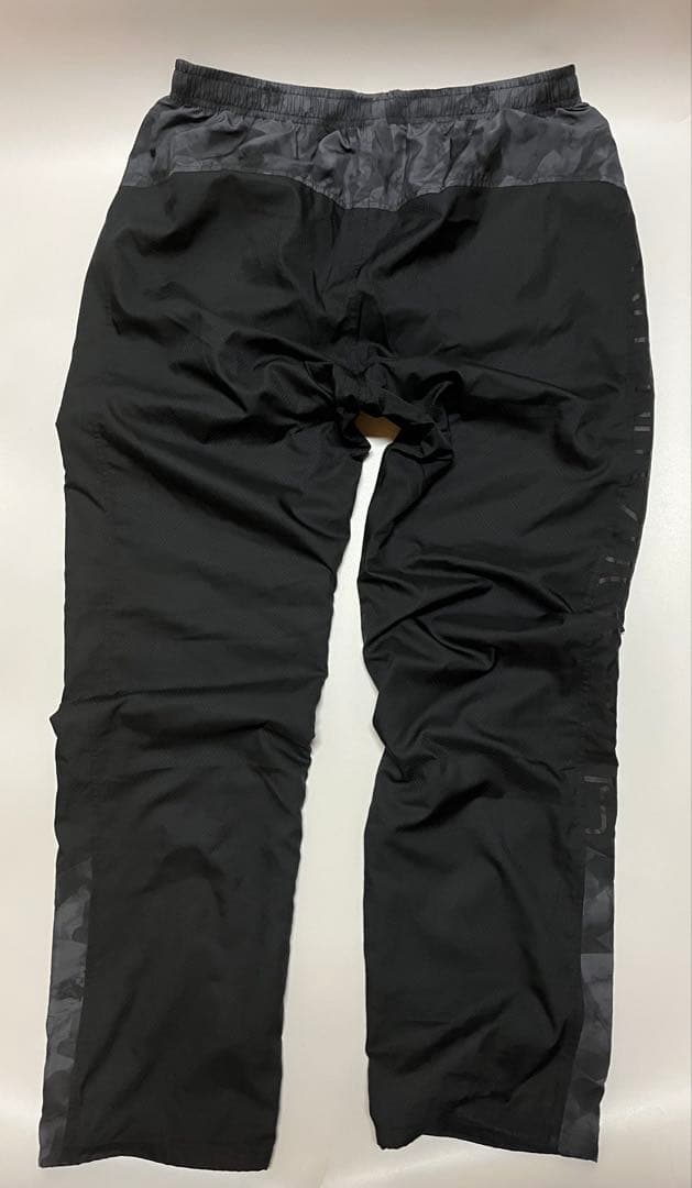 Under Armour カモフラージュ ウィンドブレーカー