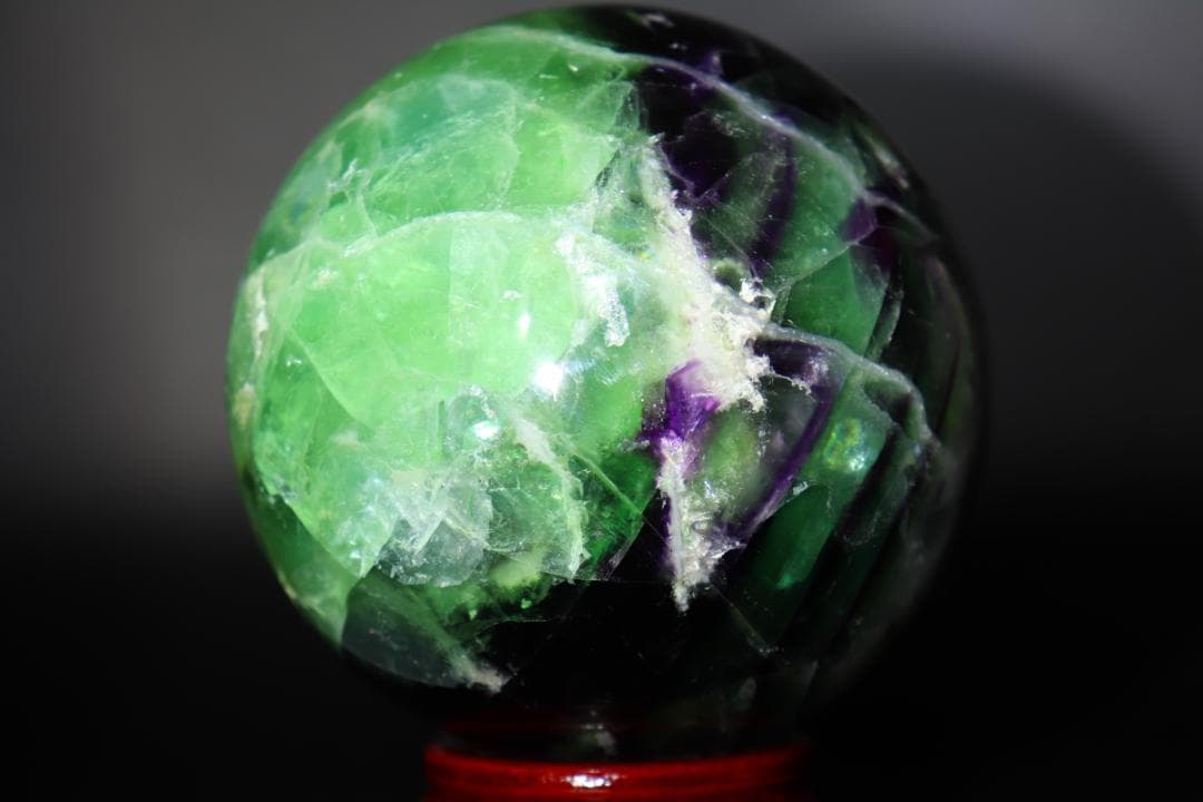 【本物保証】虹入り フローライト 1.5kg 丸玉 スフィア 天然石 送料無料