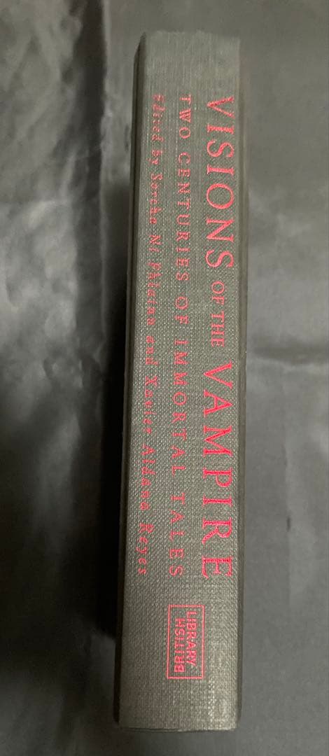 洋書 VISIONS OF THE VAMPIRE