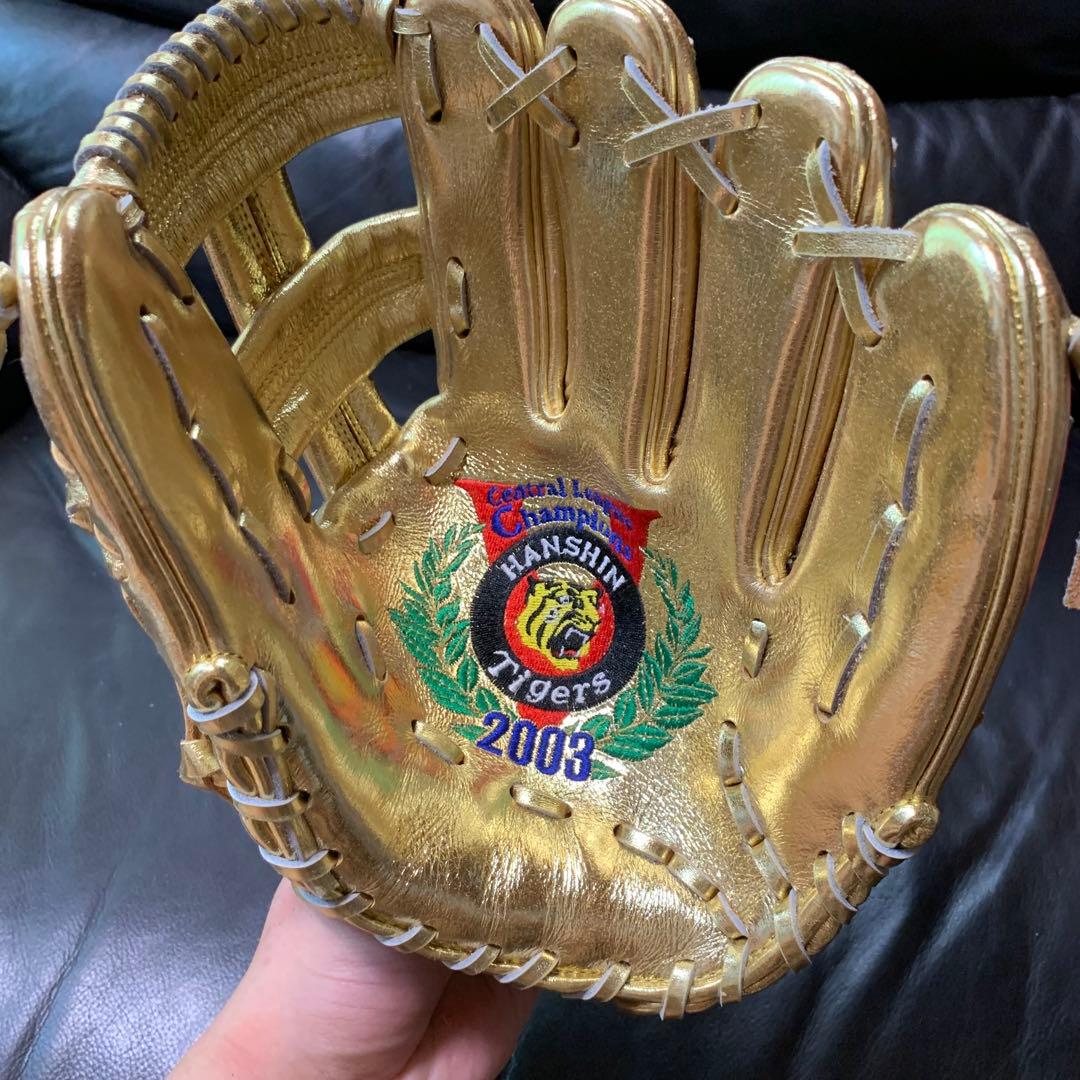阪神タイガース　優勝限定グローブ　ゴールド