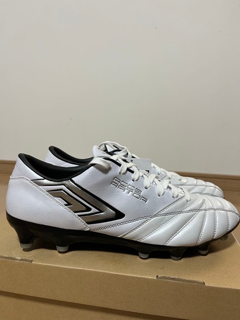 umbro アンブロ サッカー スパイクシューズ サッカー ホワイト 大特価