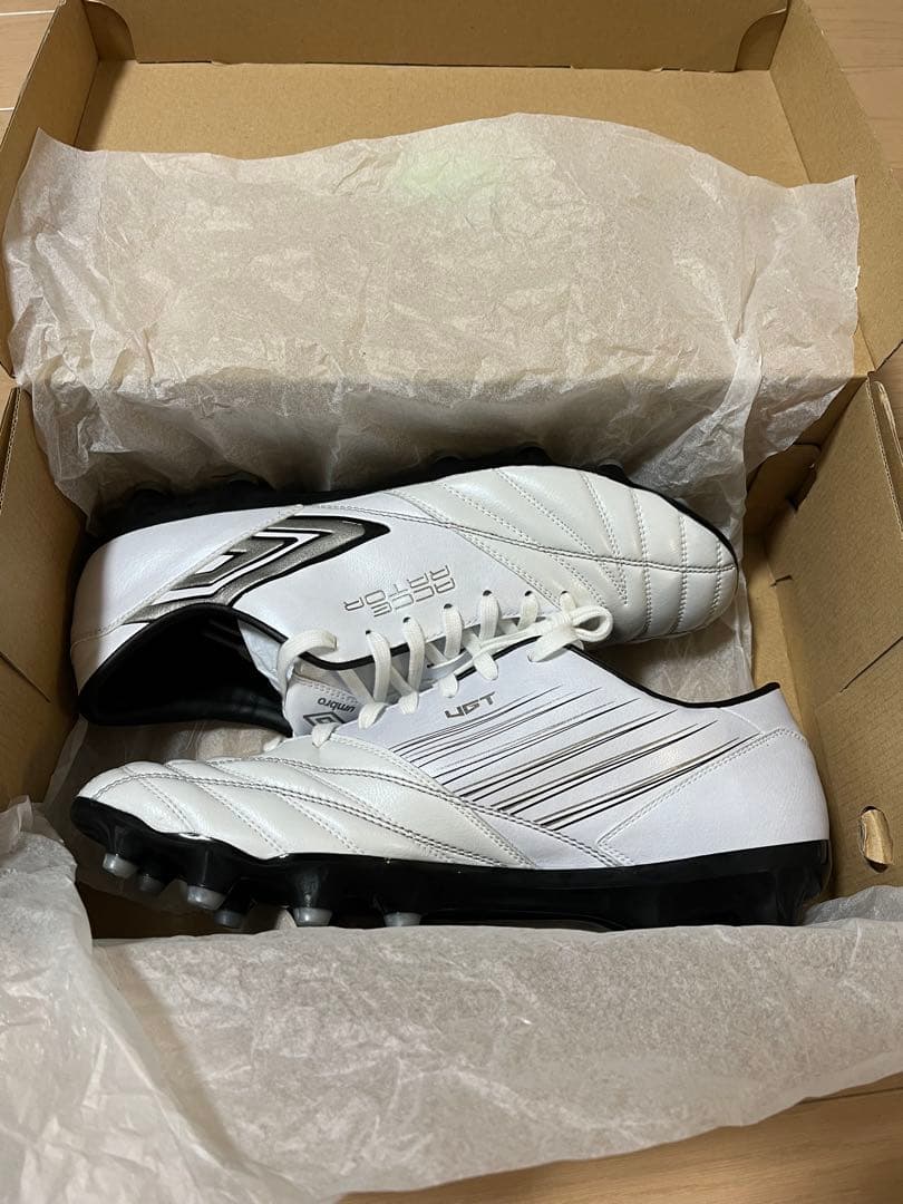 umbro アンブロ サッカー スパイクシューズ サッカー ホワイト 大特価
