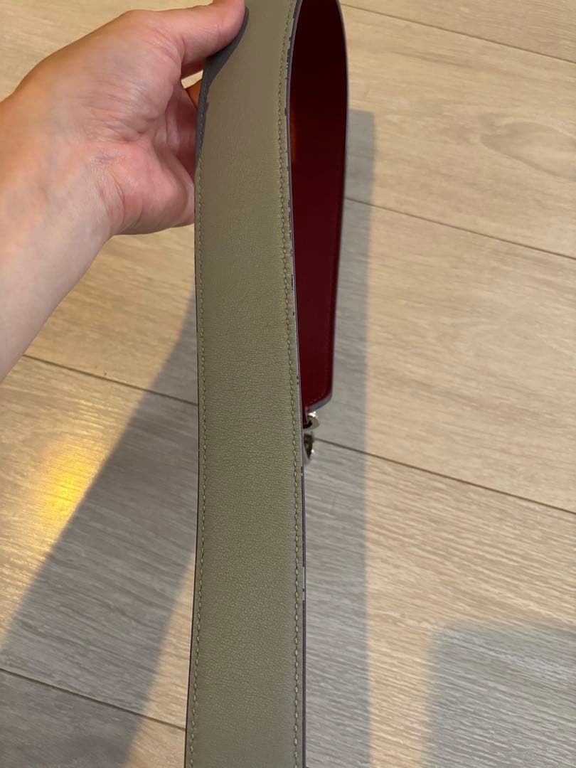 FENDI レザー ストラップ グレー/レッド