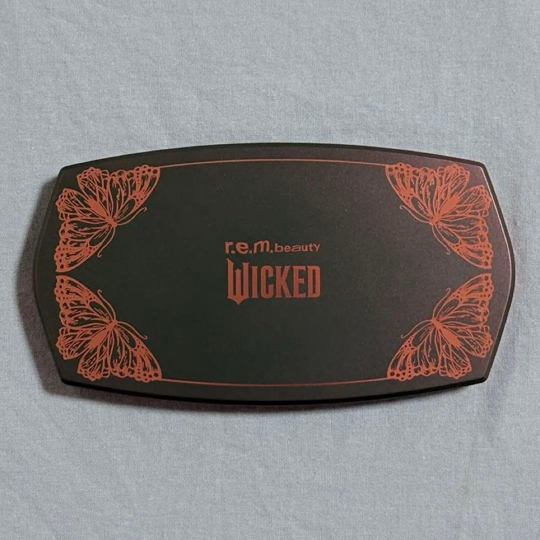 r.e.m.beauty Wicked ウィキッド アリアナ グランデ パレット