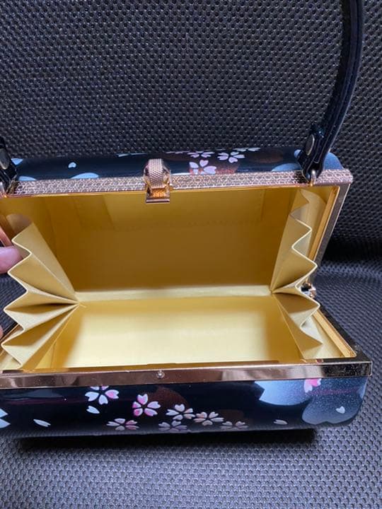 ⭐️✴️《美品》桜・桜　和装用バッグ 地色はブラック