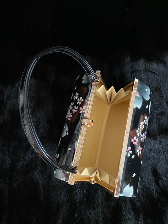 ⭐️✴️《美品》桜・桜　和装用バッグ 地色はブラック