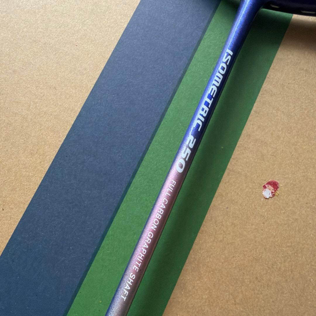 ヨネックス ISOMETRIC 250 バドミントンラケット