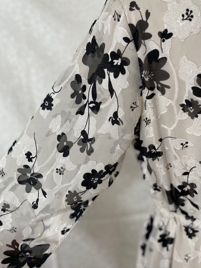 【3/15迄値下げ】新品モノトーンフラワー刺繍 シフォン長袖ロングワンピ