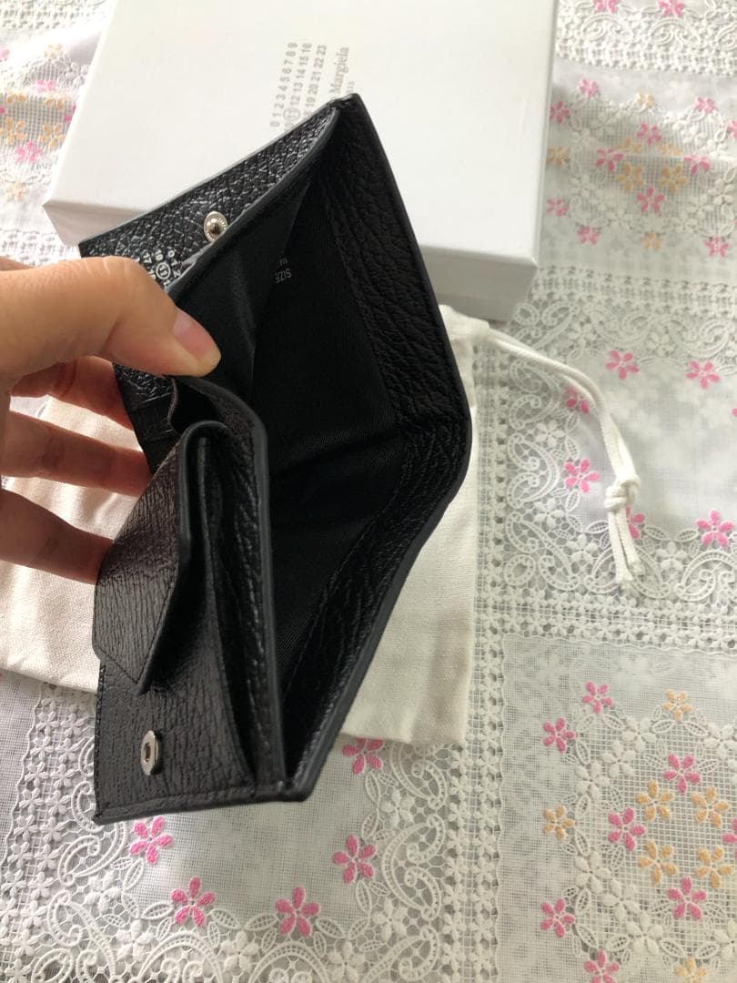 メゾンマルジェラ　二つ折り財布