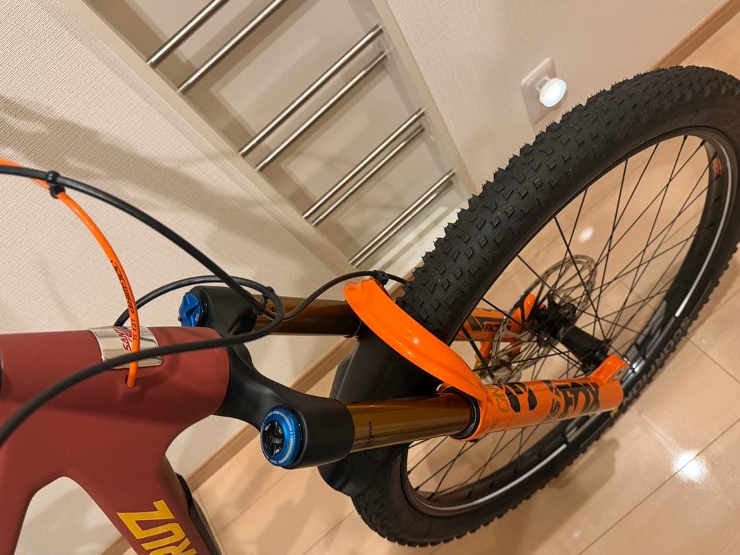 SANTA CRUZ 5010 CC Size M 未使用近い