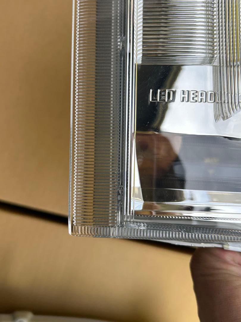 ハイエース　純正LEDヘッドライト　HIACE